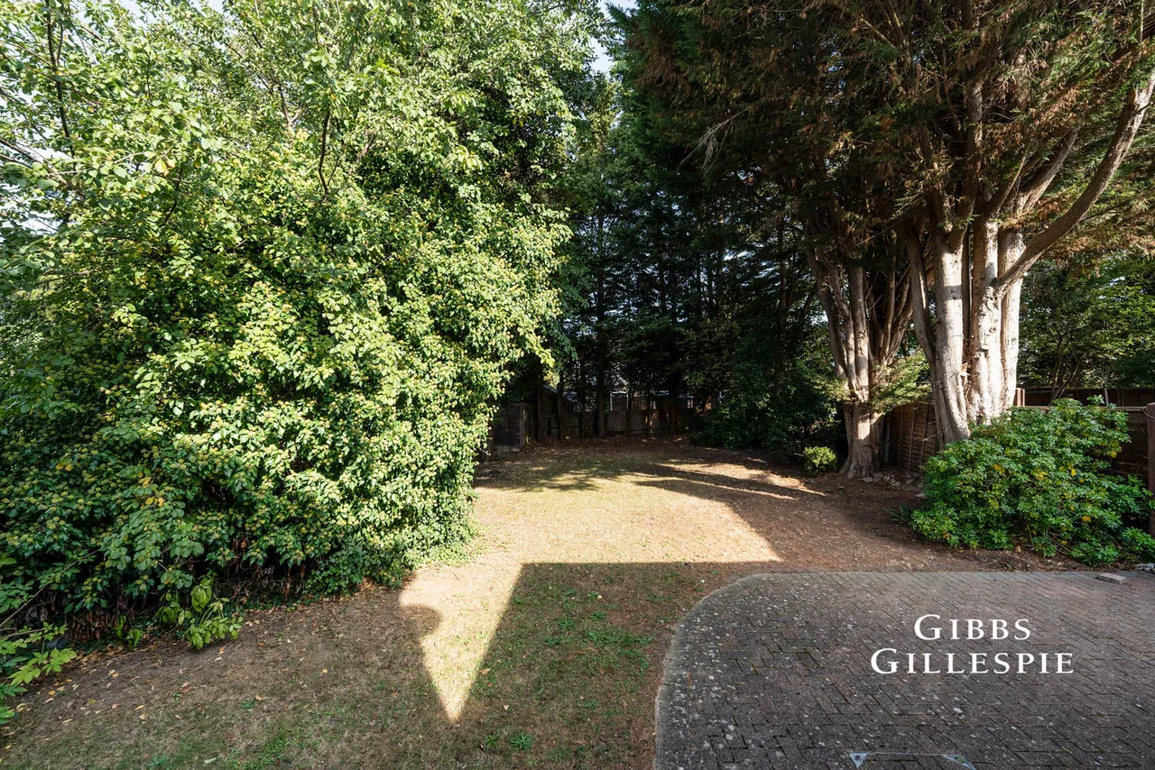 Evelyn Drive, Pinner Fees Apply, HA5, photo 17