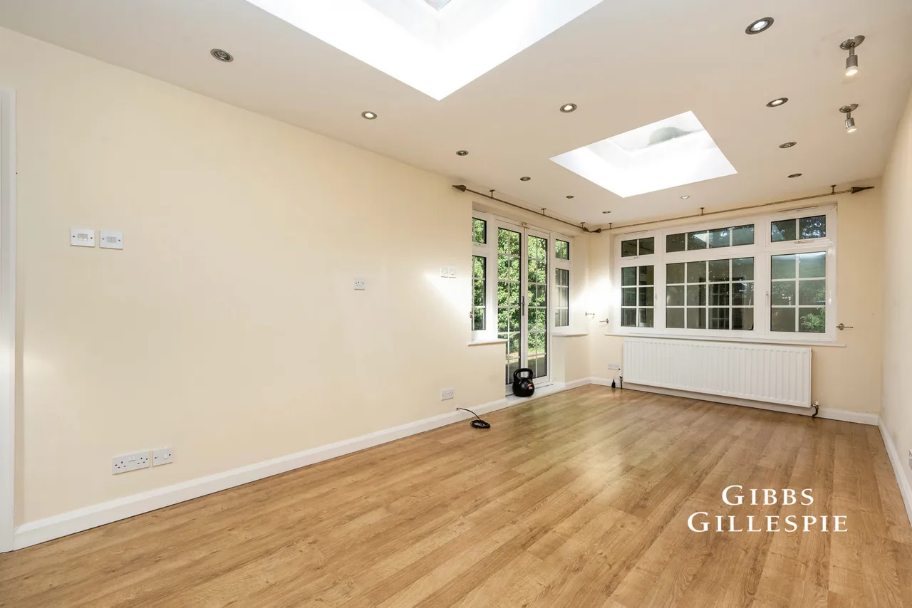Evelyn Drive, Pinner Fees Apply, HA5, photo 4