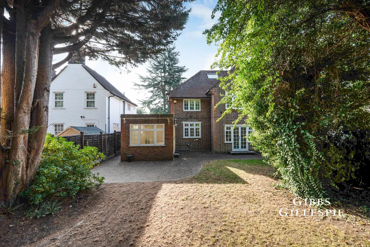 Evelyn Drive, Pinner Fees Apply, HA5, photo 13