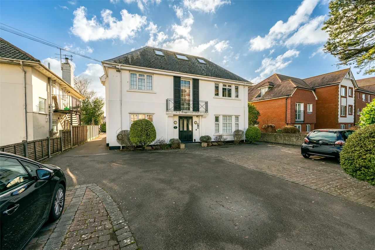 2 bed flat for sale, Mill Road, Worthing, BN11