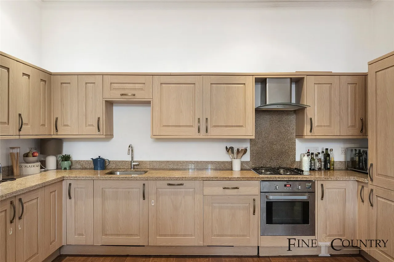 Brondesbury Villas, London, photo 4