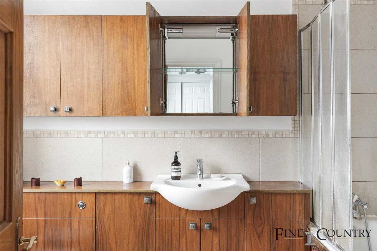 Brondesbury Villas, London, photo 14