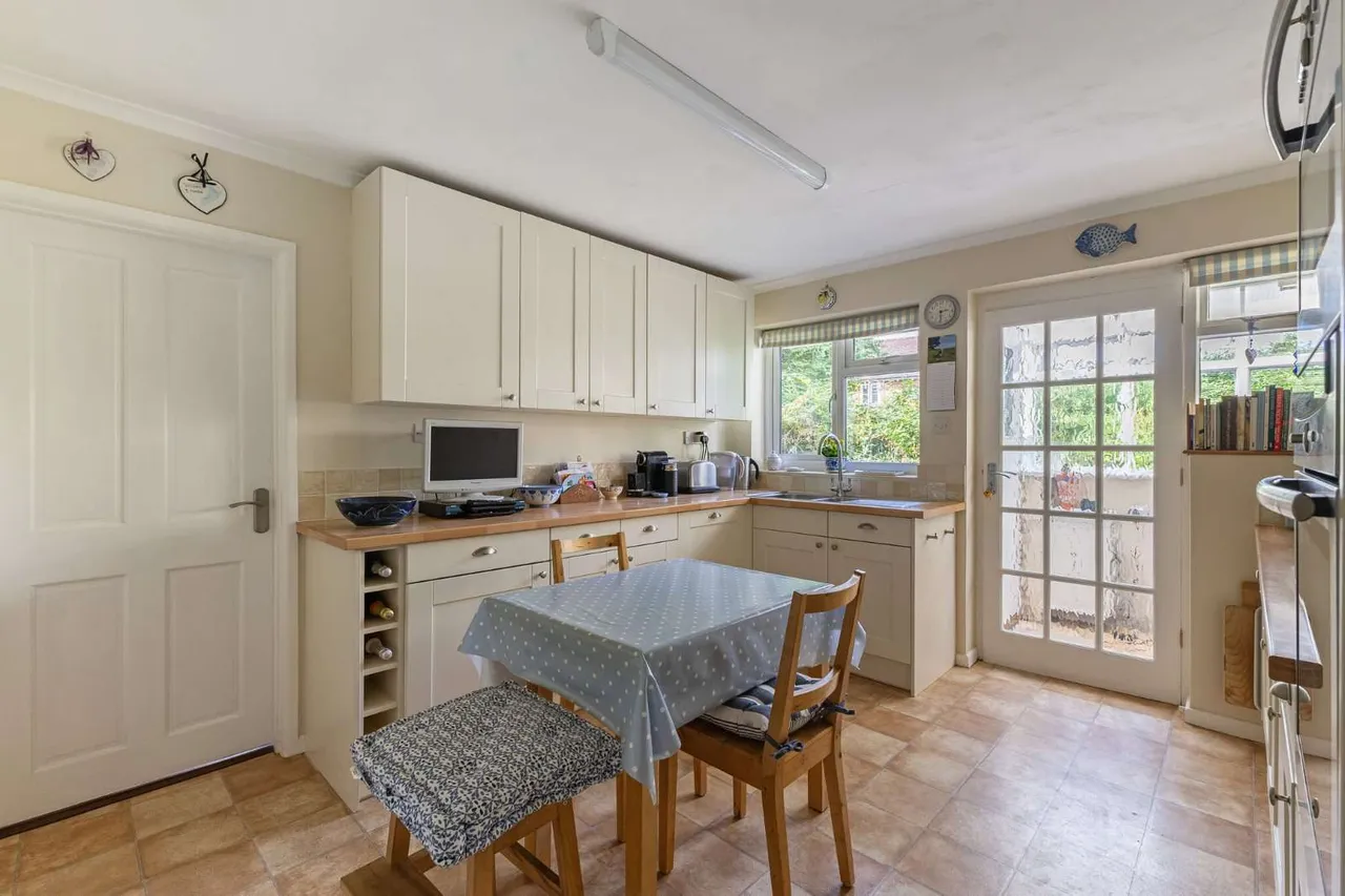 Chalkcroft Lane, Penton Mewsey, Andover, Hampshire, SP11 0RD, photo 3