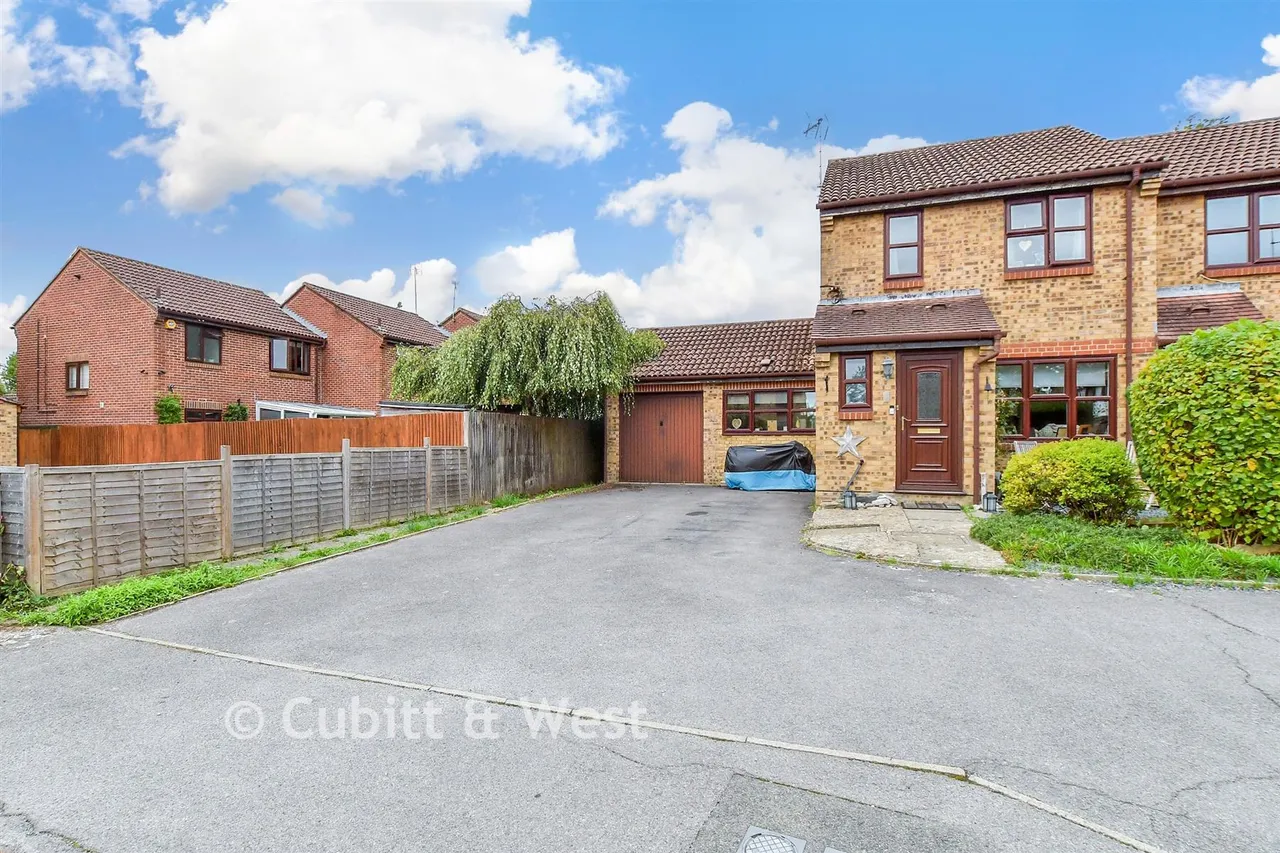 The Dene, Southwater, RH13, photo 14