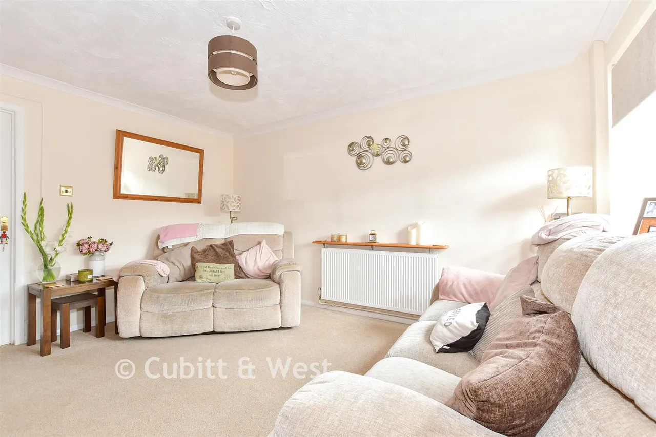 The Dene, Southwater, RH13, photo 7