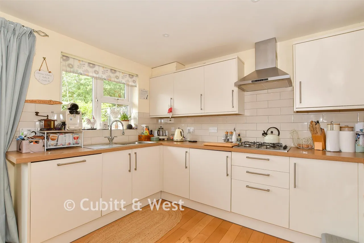 The Dene, Southwater, RH13, photo 5