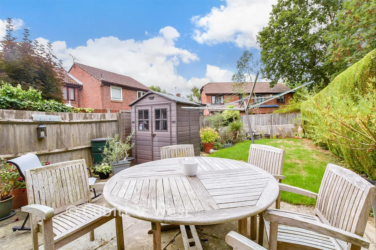 The Dene, Southwater, RH13, photo 2