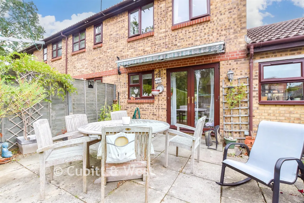 The Dene, Southwater, RH13, photo 11