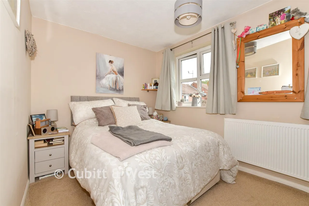 The Dene, Southwater, RH13, photo 8
