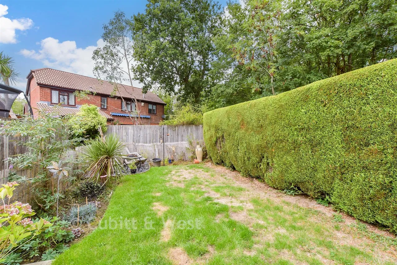 The Dene, Southwater, RH13, photo 13