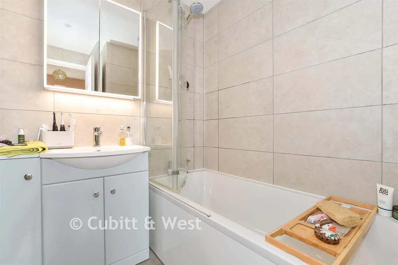 The Dene, Southwater, RH13, photo 10