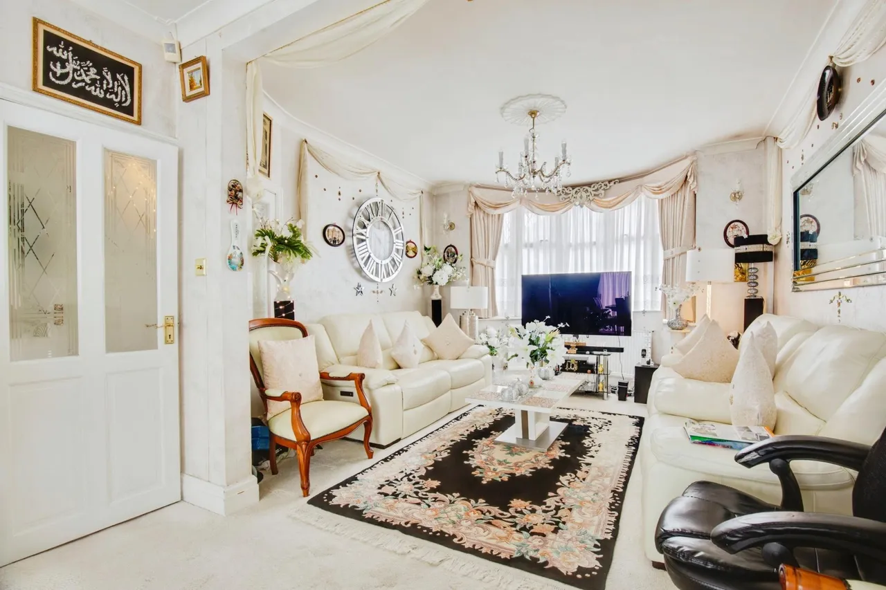 Priory Close, Wembley, HA0, photo 2