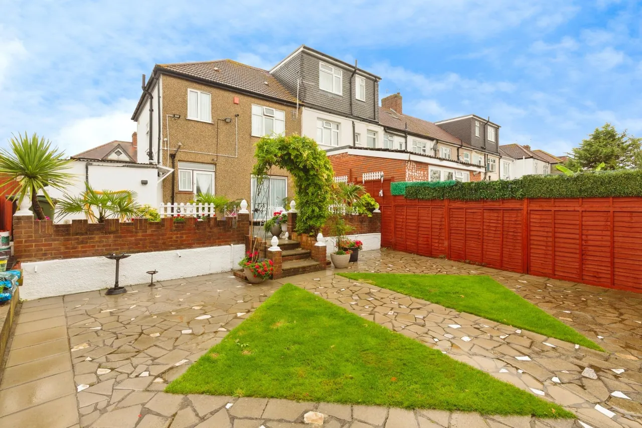 Priory Close, Wembley, HA0, photo 8