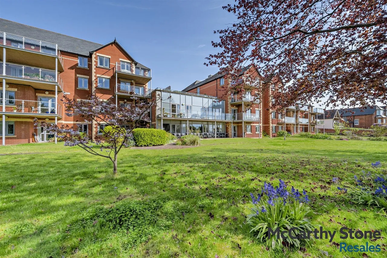 2 bed flat for sale, Douglas Avenue, Exmouth, EX8