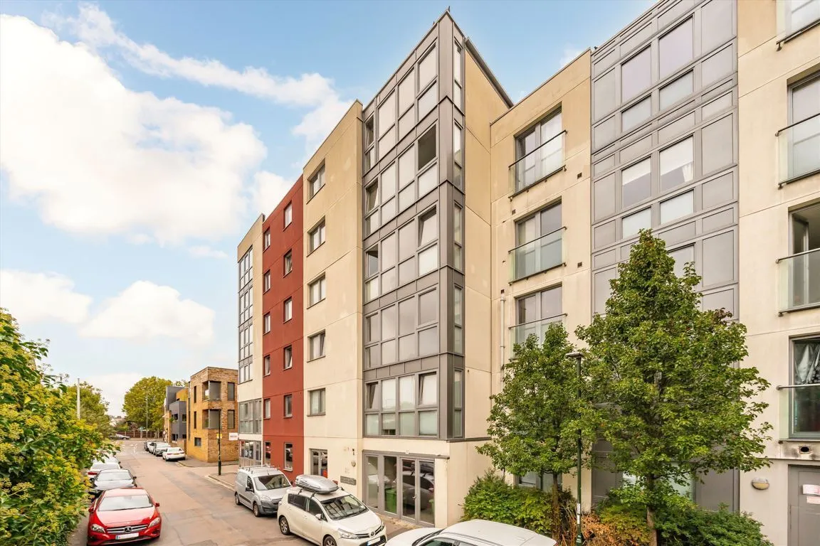 2 bed property to rent, Orchard Road, Richmond, TW9