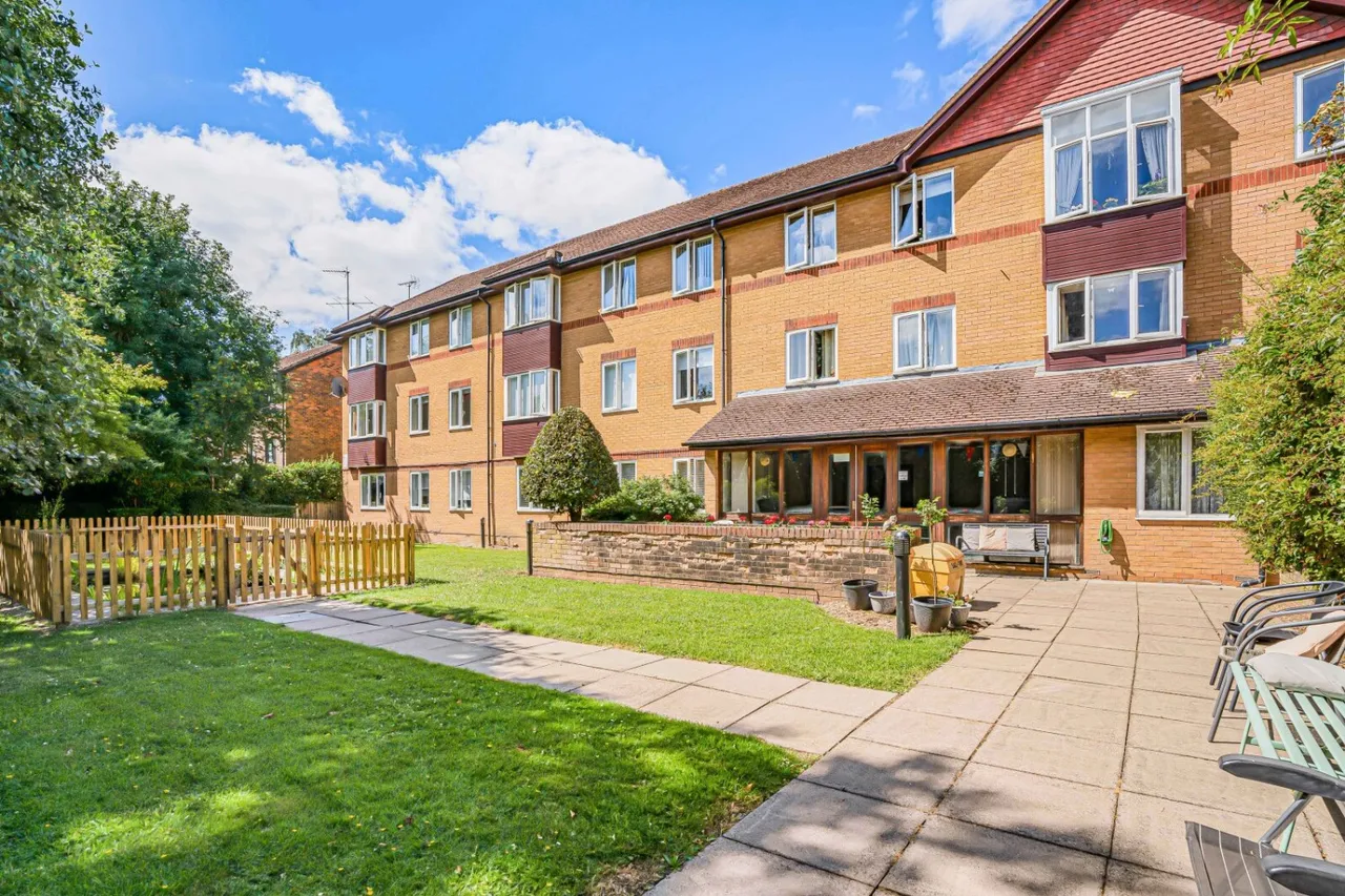 Du Cros Drive, Stanmore, HA7, photo 13