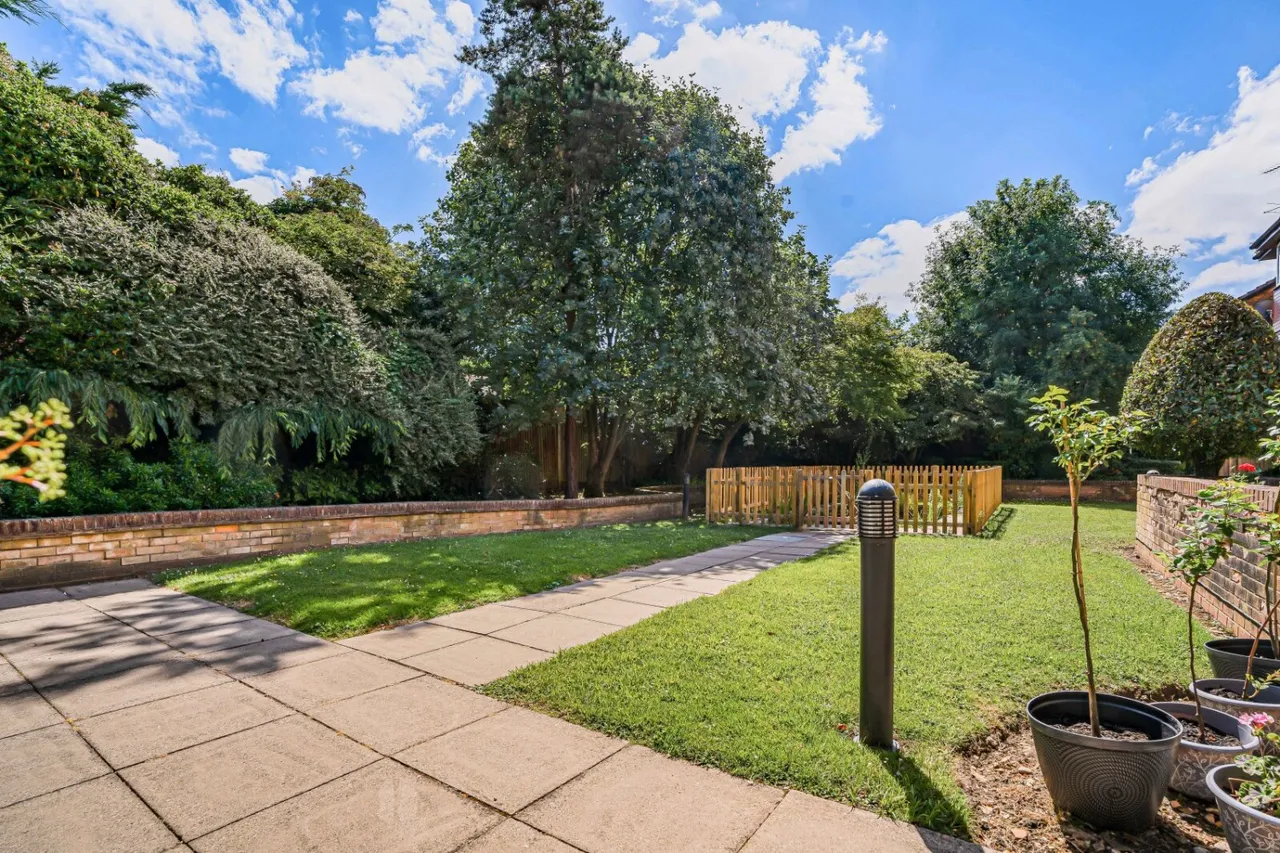 Du Cros Drive, Stanmore, HA7, photo 14