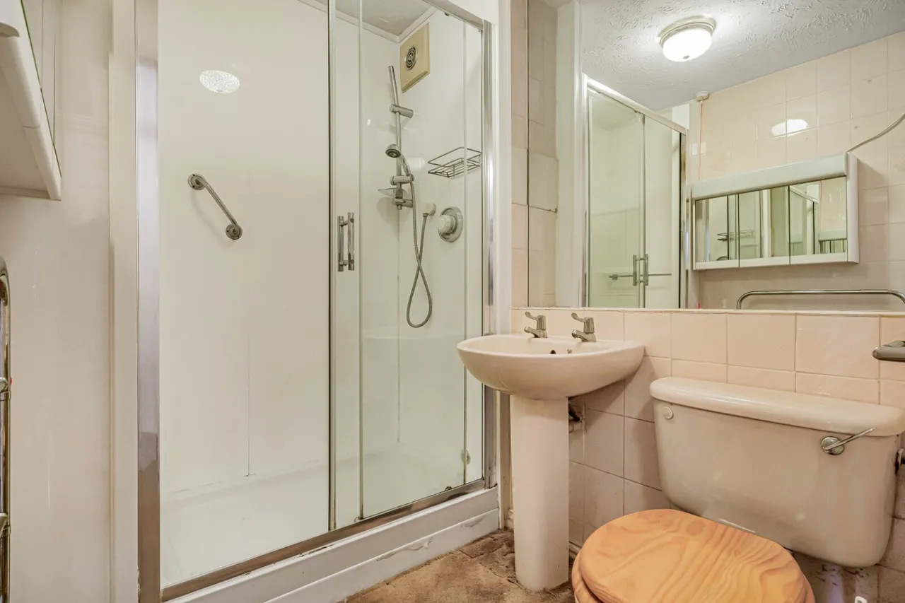 Du Cros Drive, Stanmore, HA7, photo 9