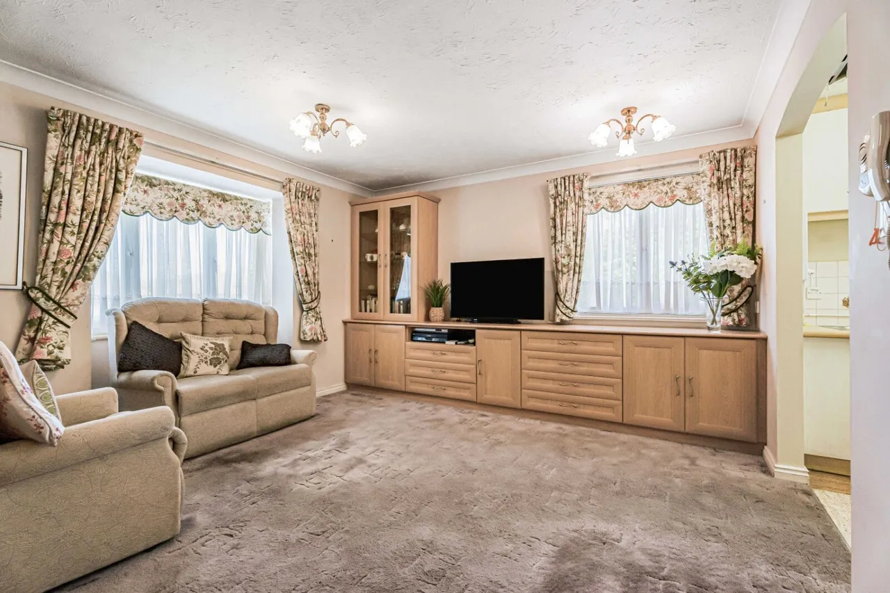 Du Cros Drive, Stanmore, HA7, photo 2