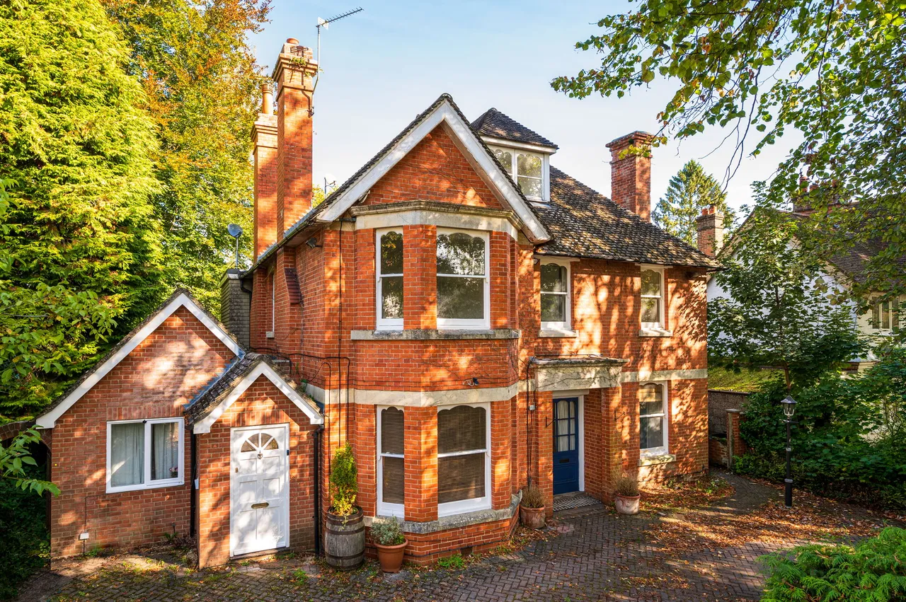 5 bed house to rent, Donnington Square, Newbury, RG14
