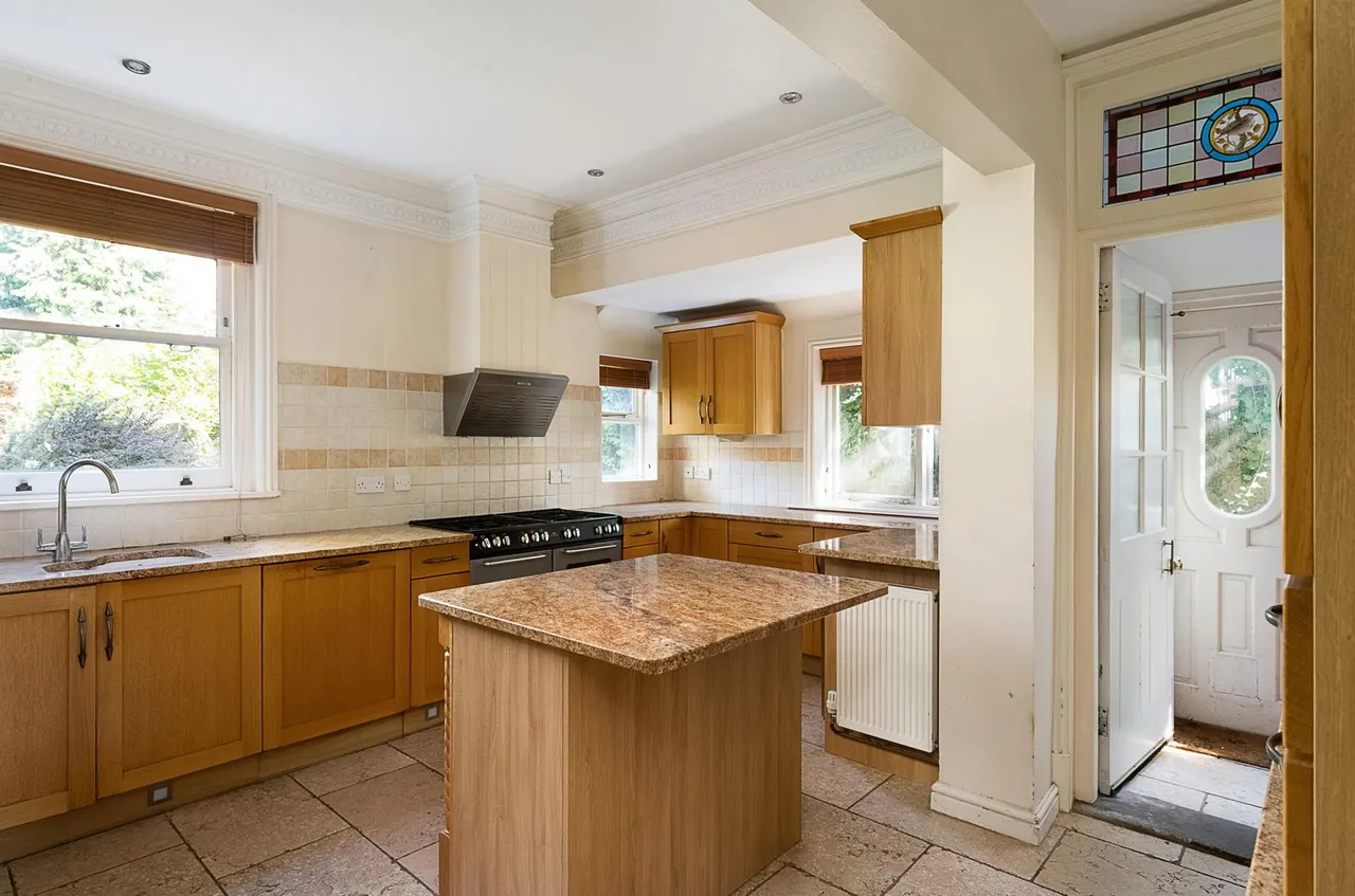 Donnington Square, Newbury, RG14, photo 6