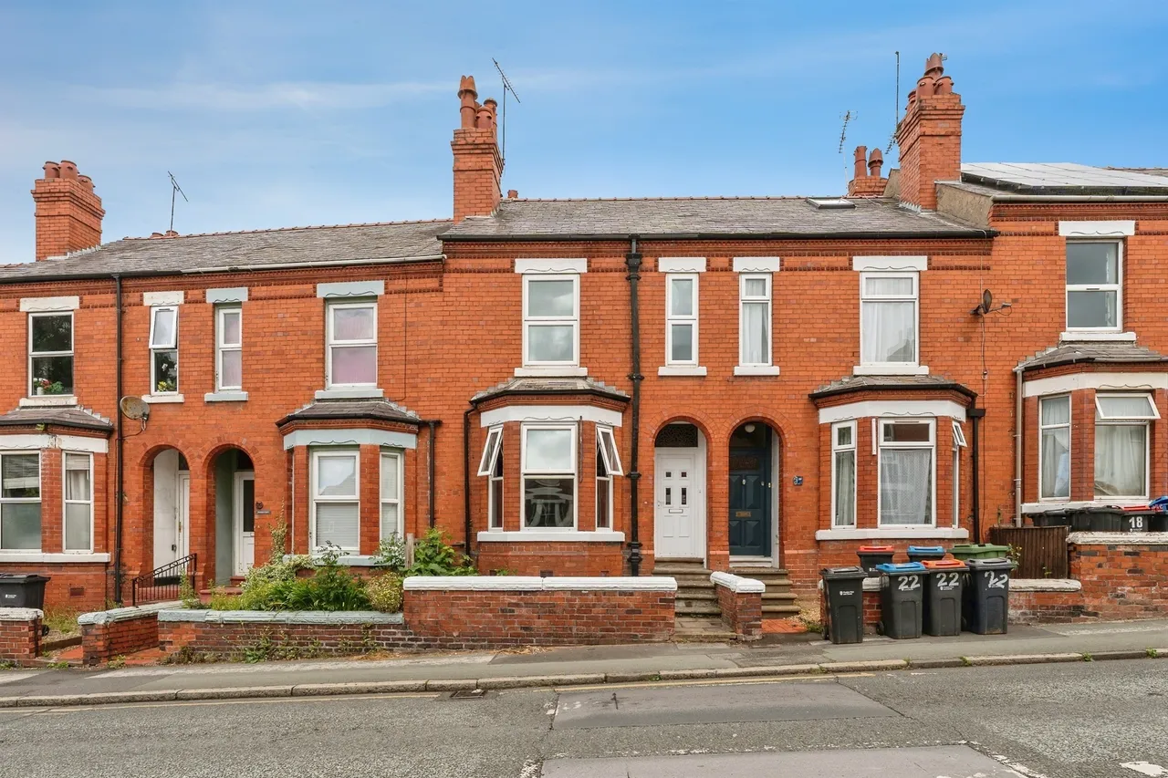 3 bed house for sale — Cheyney Road, Chester