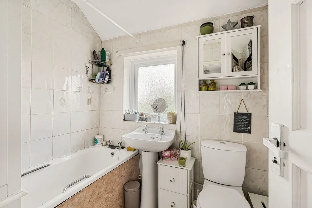 Newton Road, Bletchley, Milton Keynes, Buckinghamshire, MK3 5DH, photo 9