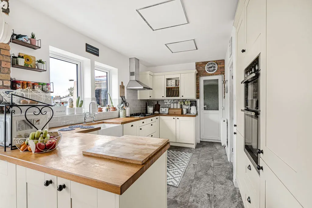 Newton Road, Bletchley, Milton Keynes, Buckinghamshire, MK3 5DH, photo 2