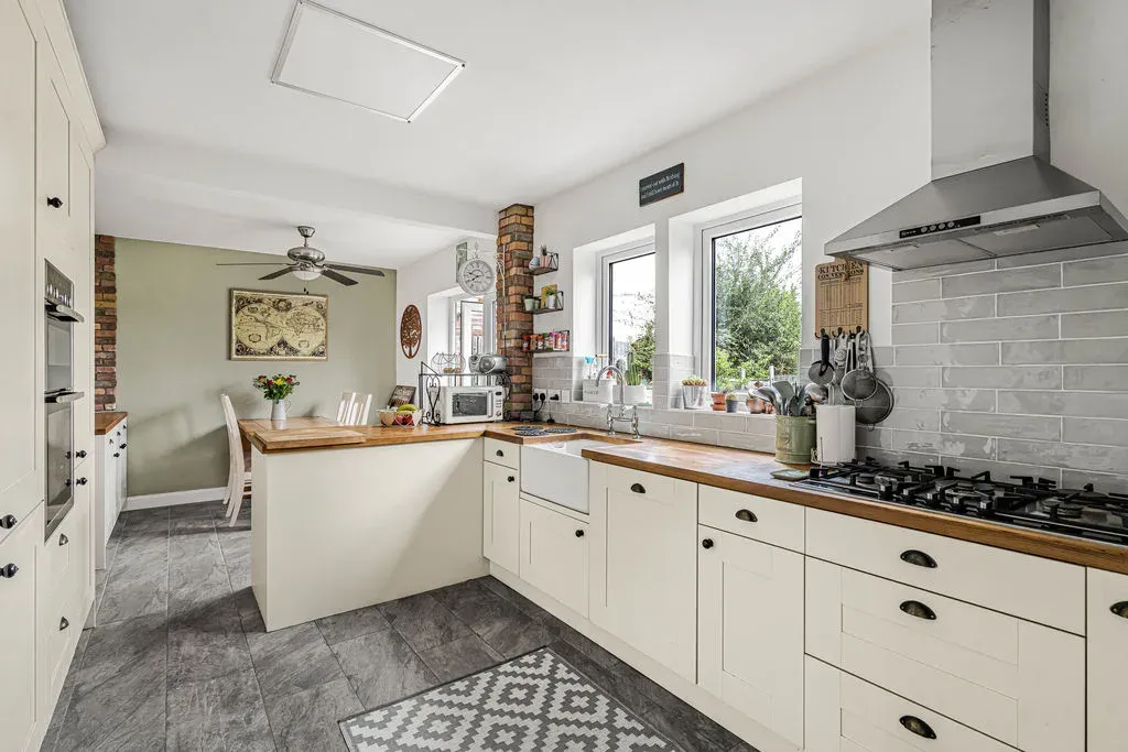 Newton Road, Bletchley, Milton Keynes, Buckinghamshire, MK3 5DH, photo 11