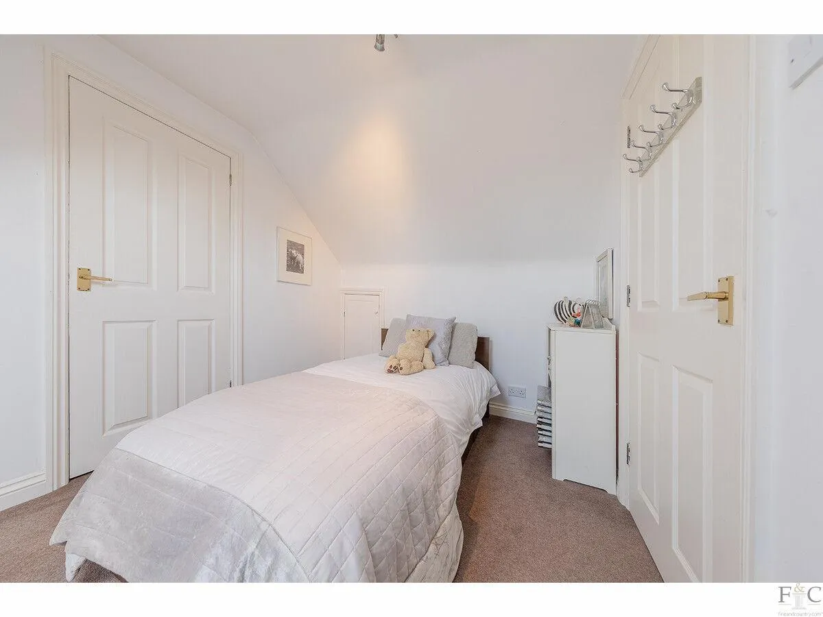 Stoughton Road, Oadby, LE2, photo 39