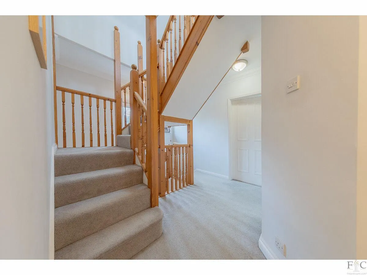Stoughton Road, Oadby, LE2, photo 20
