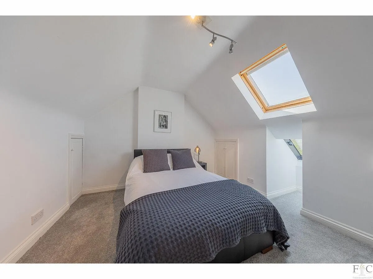Stoughton Road, Oadby, LE2, photo 35