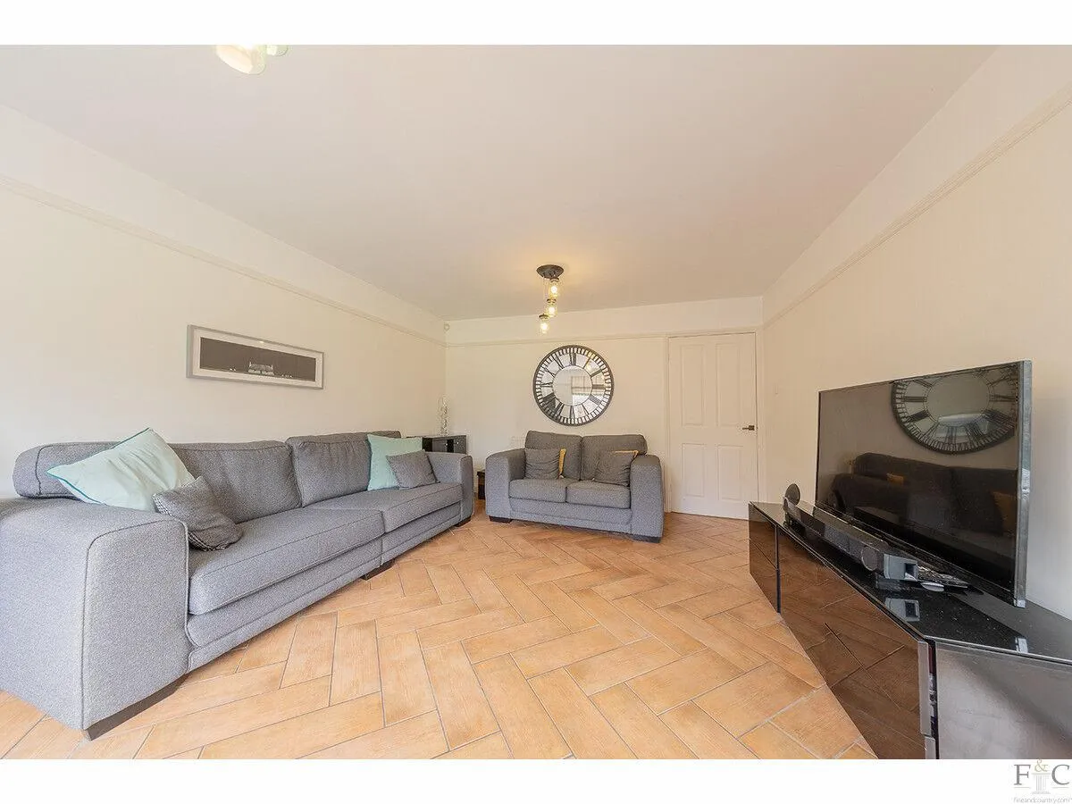Stoughton Road, Oadby, LE2, photo 18