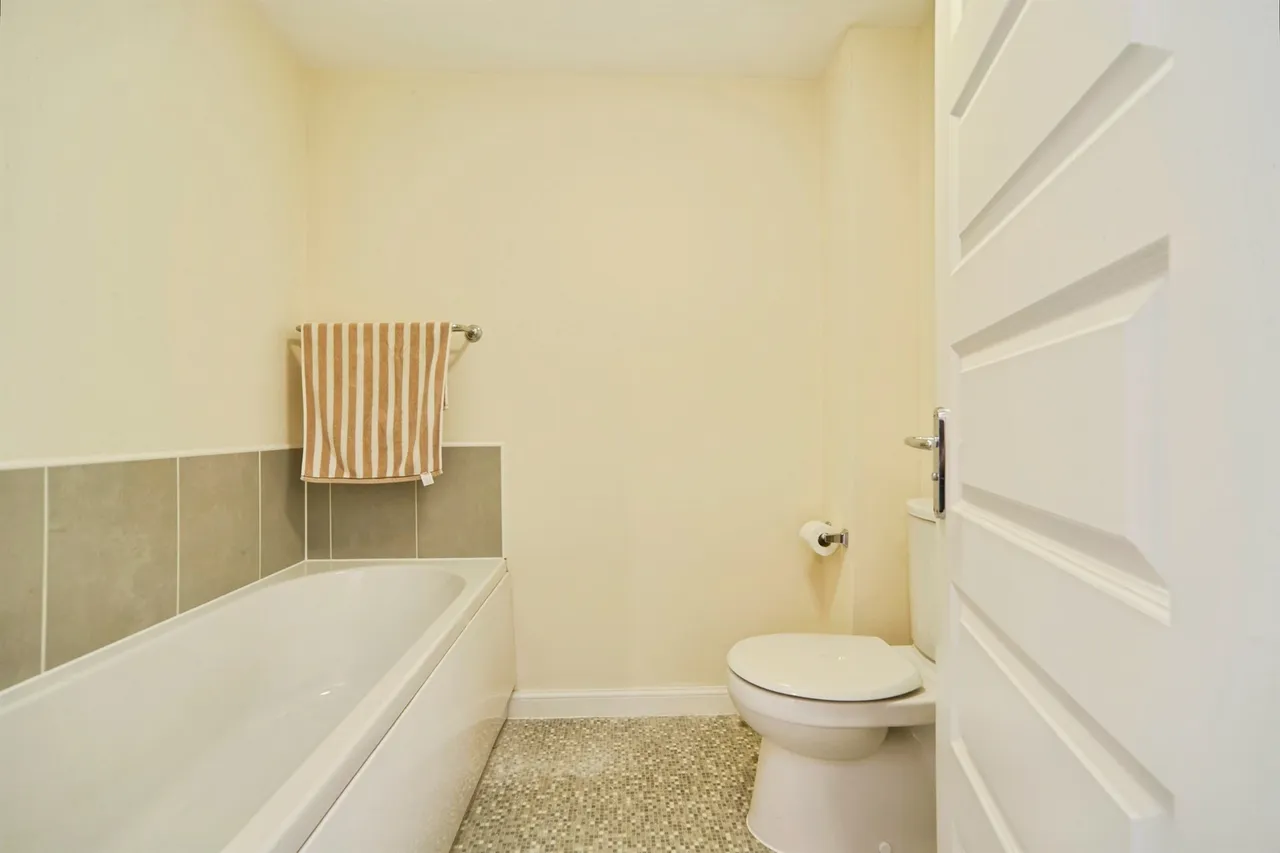 Staincliffe Drive, Keighley, BD22, photo 17