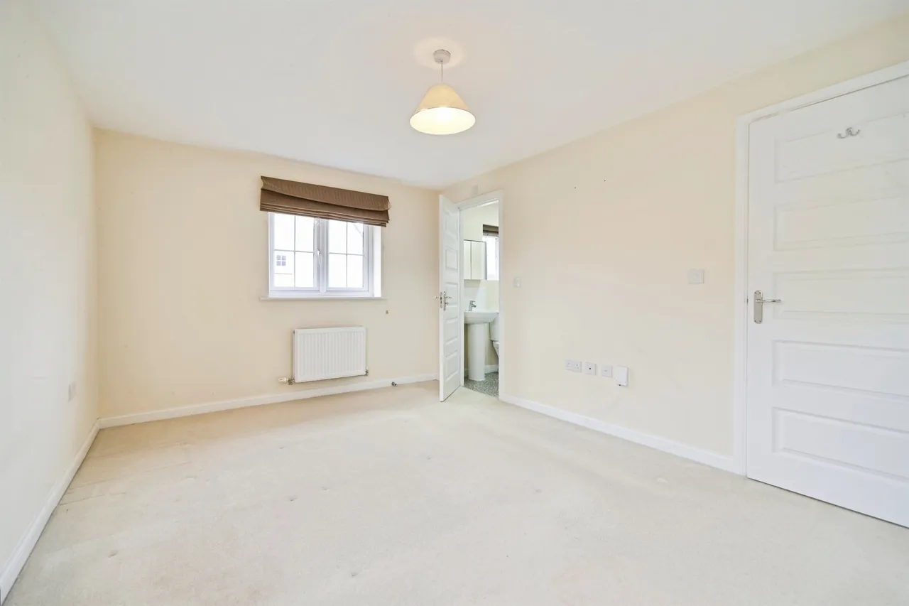 Staincliffe Drive, Keighley, BD22, photo 11