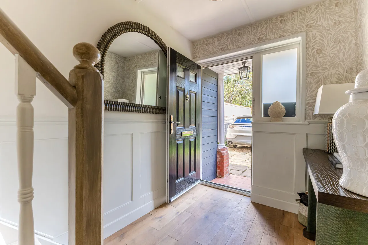 St. Martins Avenue, Epsom, KT18, photo 22