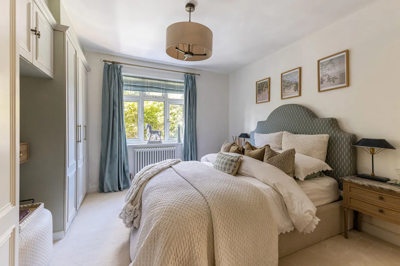 St. Martins Avenue, Epsom, KT18, photo 21