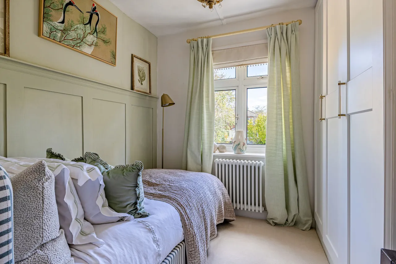 St. Martins Avenue, Epsom, KT18, photo 10