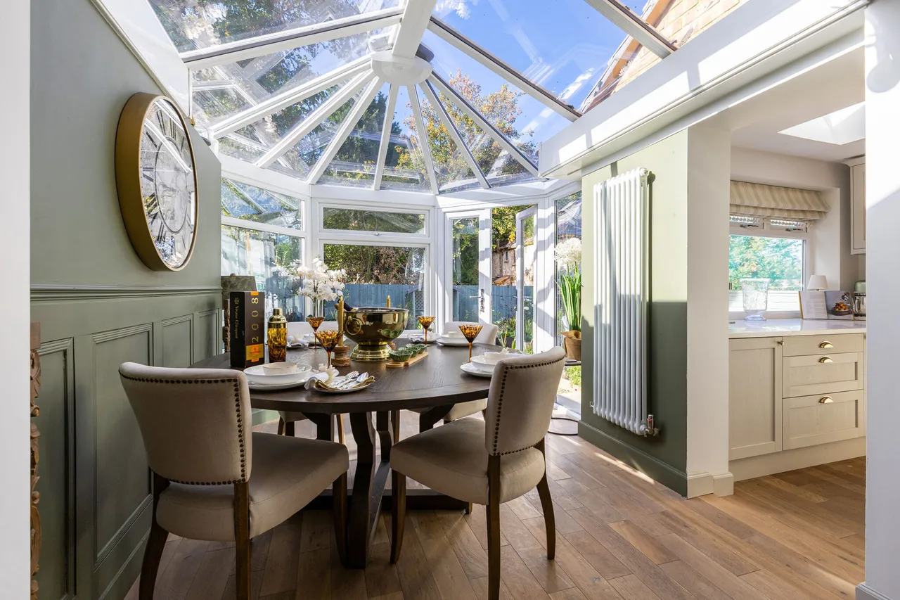 St. Martins Avenue, Epsom, KT18, photo 6