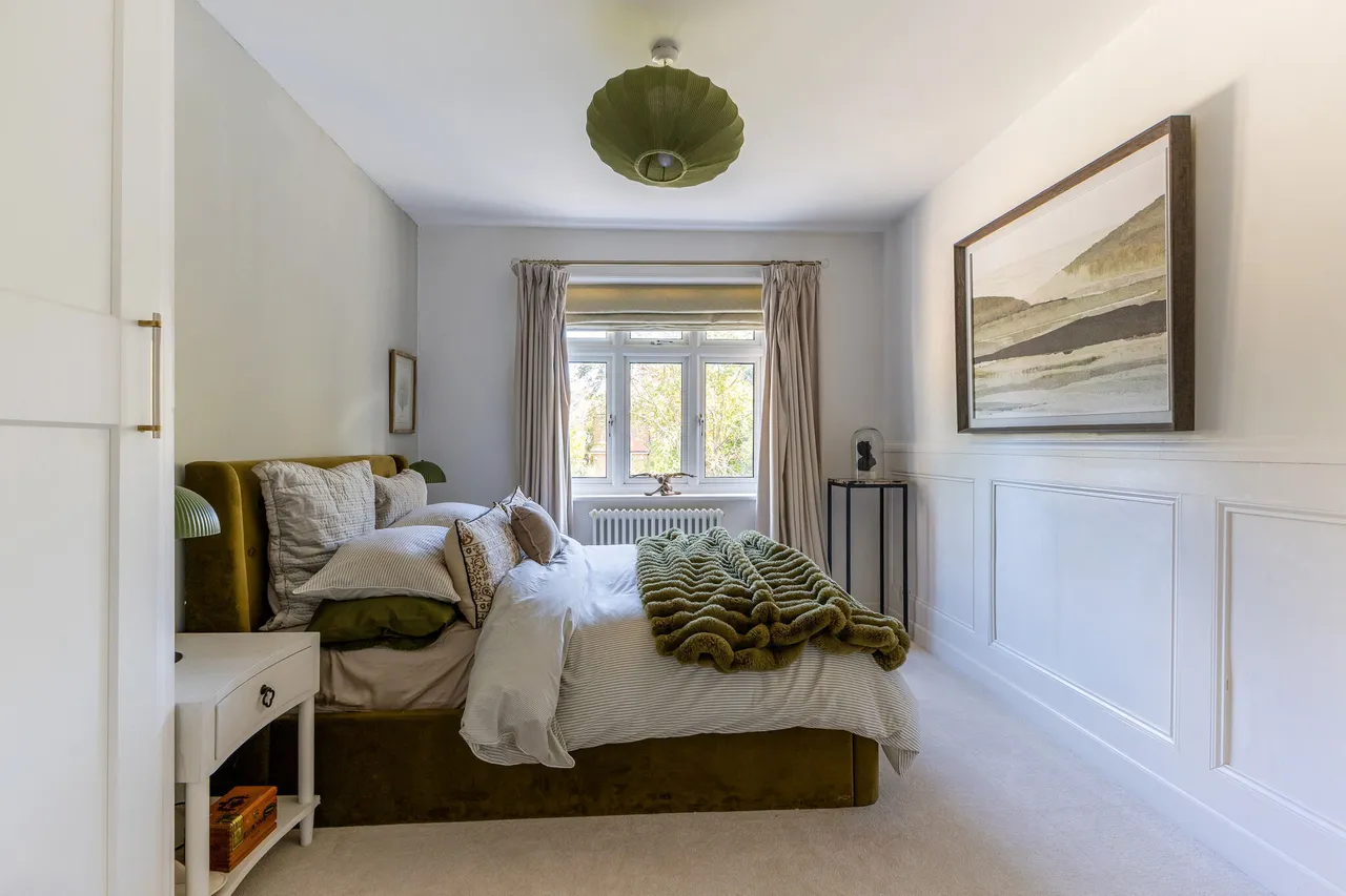 St. Martins Avenue, Epsom, KT18, photo 17