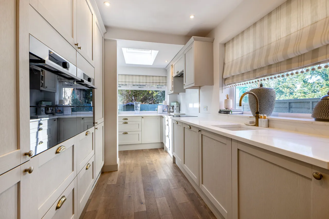 St. Martins Avenue, Epsom, KT18, photo 4
