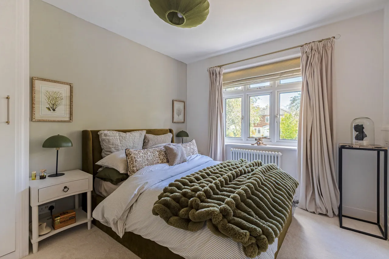St. Martins Avenue, Epsom, KT18, photo 9