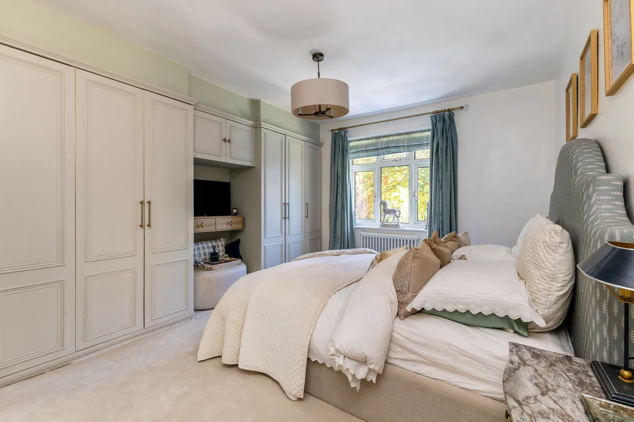 St. Martins Avenue, Epsom, KT18, photo 8