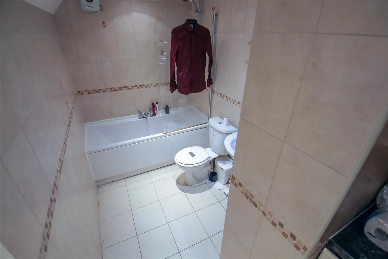 Kirkstall Lane, Headingley, LS6, photo 7