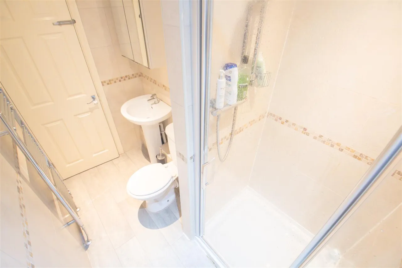 Kirkstall Lane, Headingley, LS6, photo 5