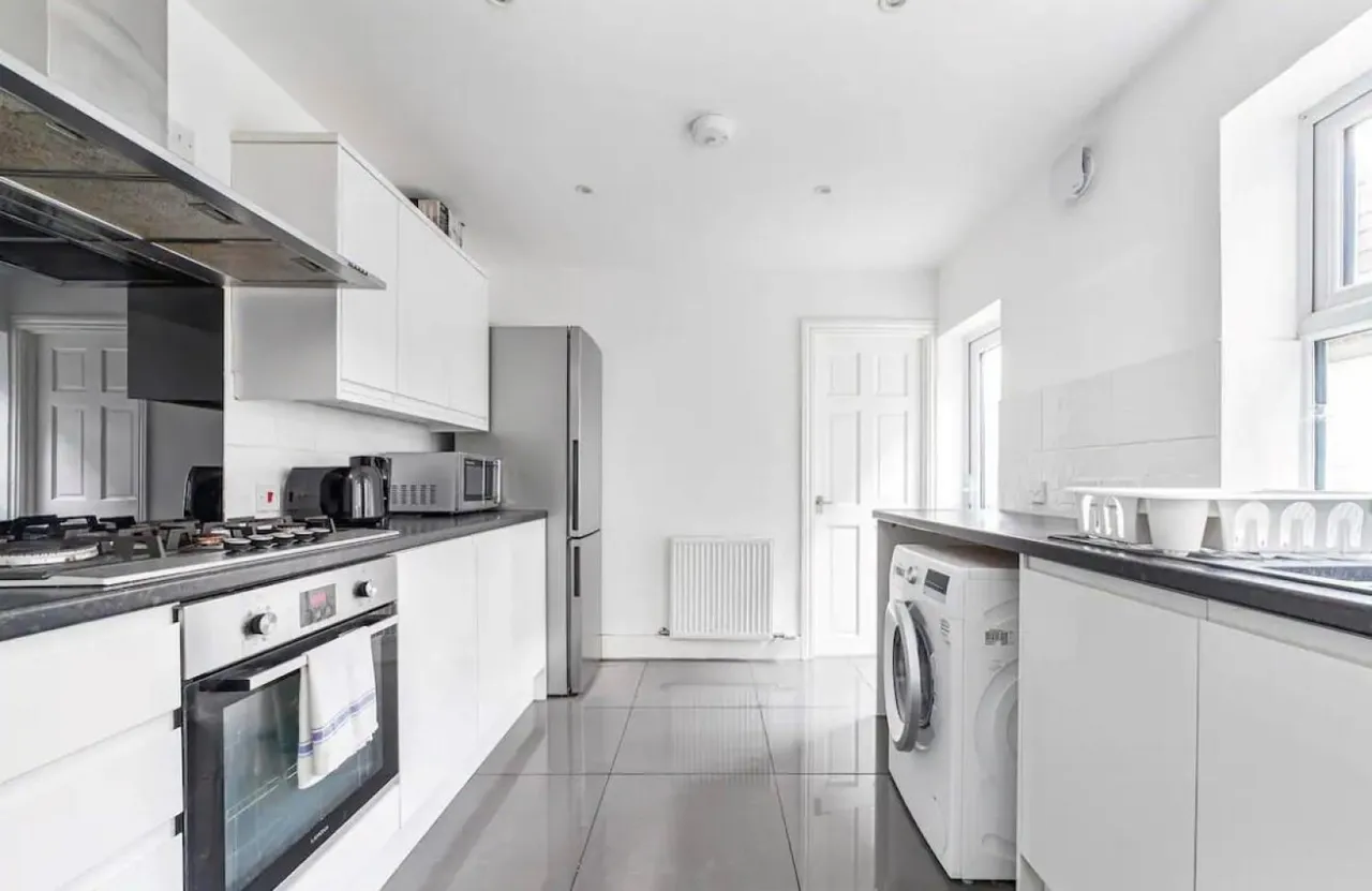Dundee Road, London, E13, photo 5