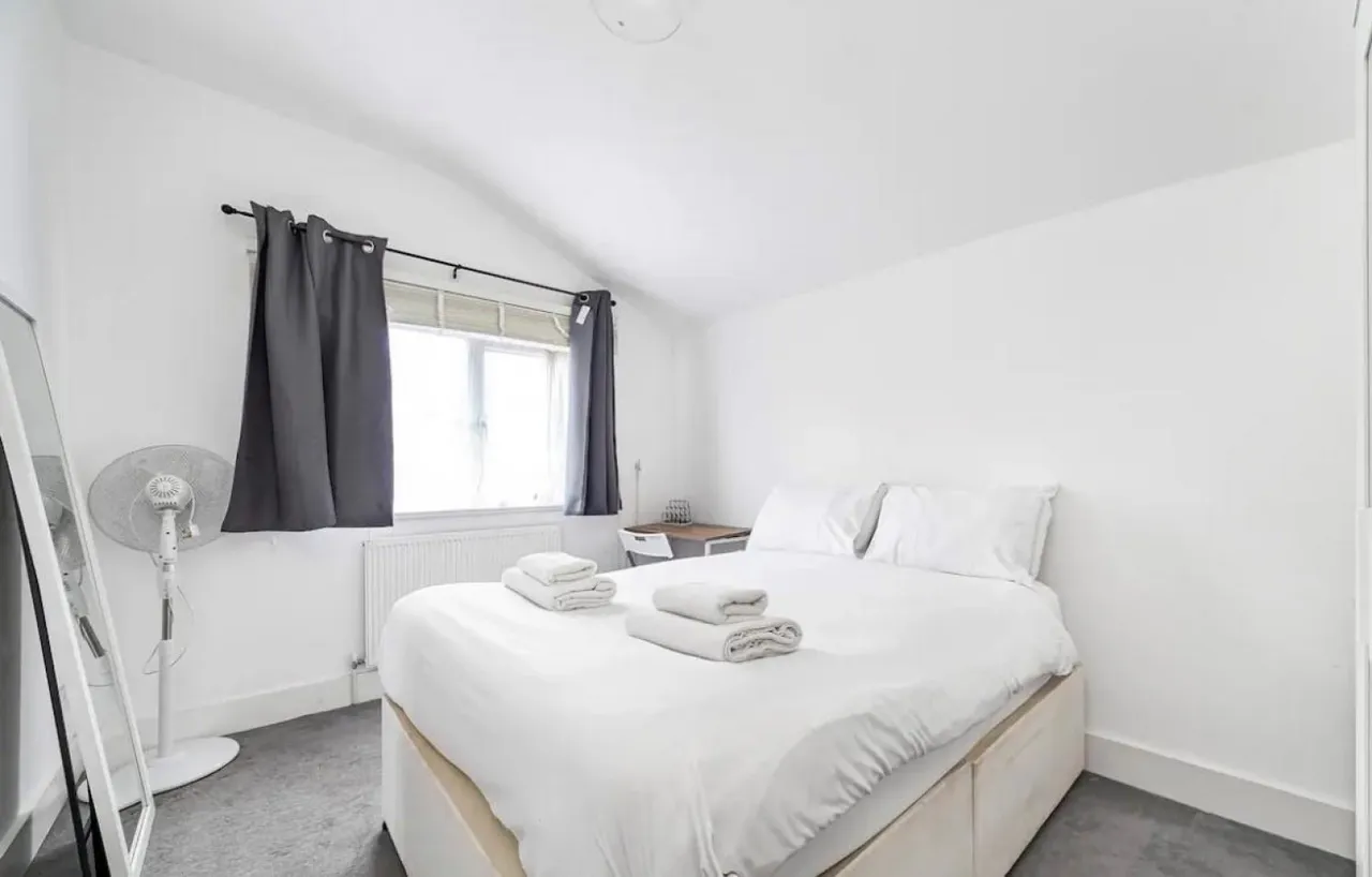 Dundee Road, London, E13, photo 10