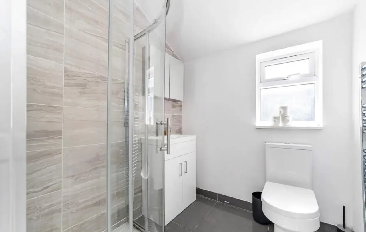 Dundee Road, London, E13, photo 11