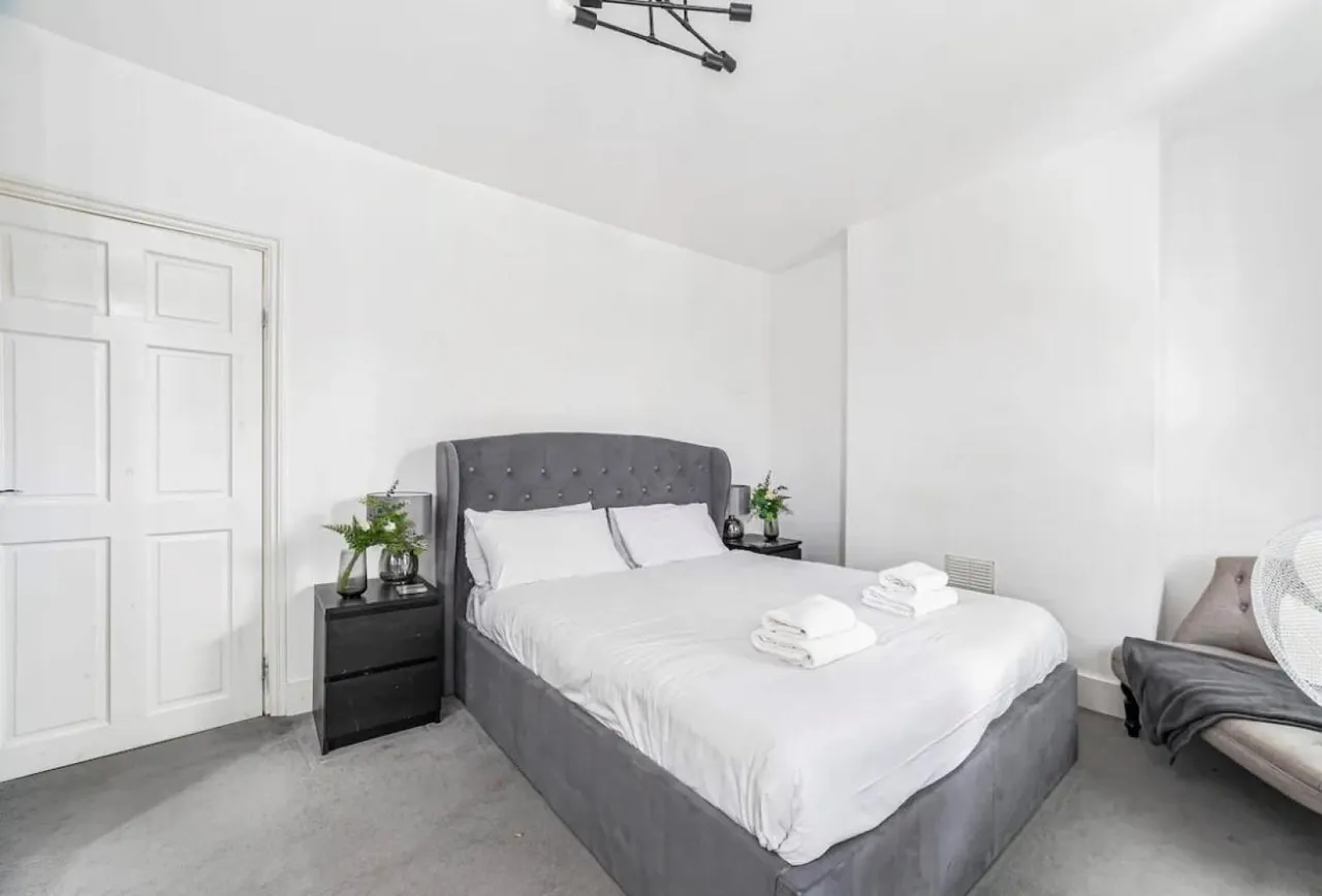 Dundee Road, London, E13, photo 8