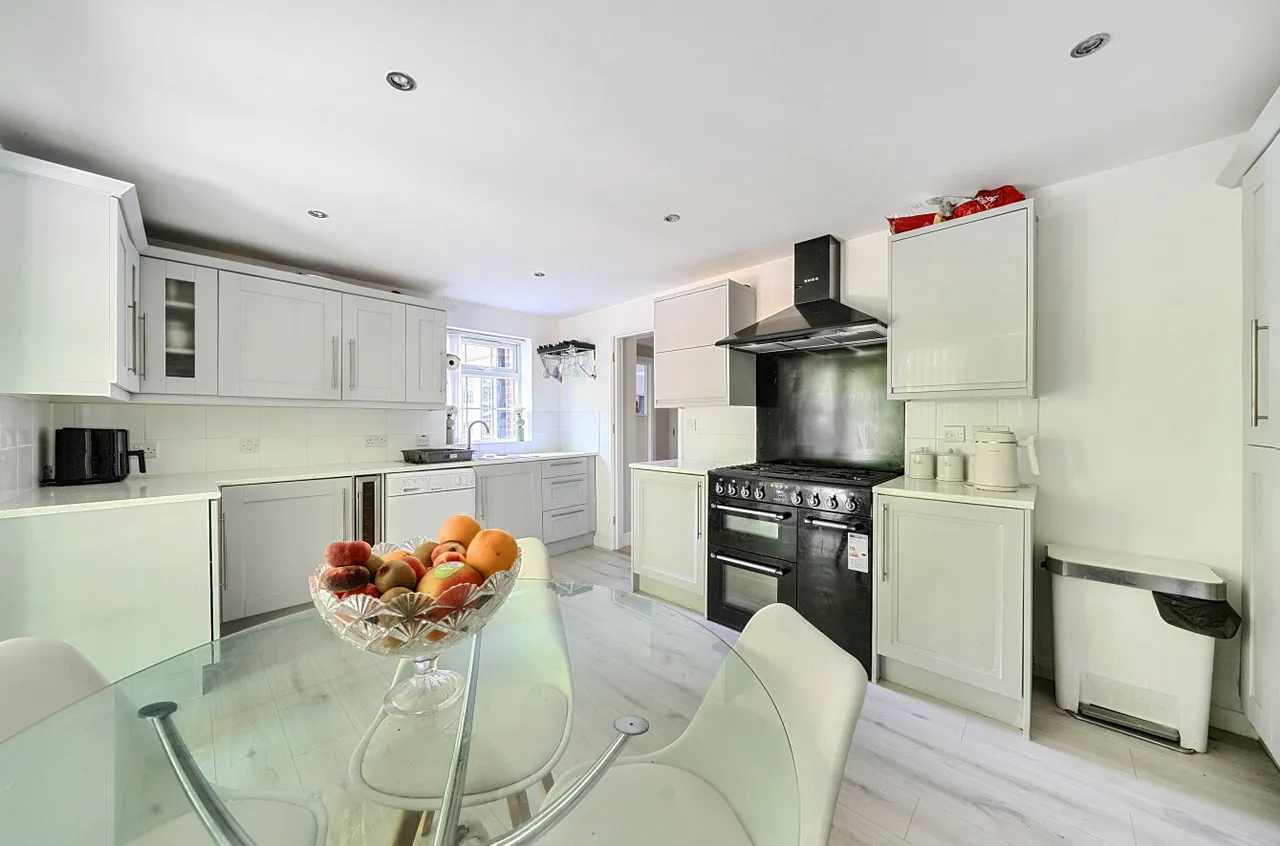 Grove Close, Wokingham, Berkshire, RG40 3NA, photo 5
